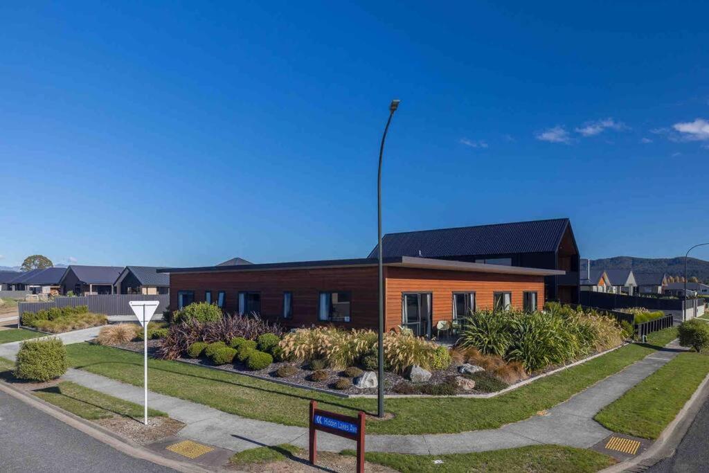 Great Views From New 2 Bedroom Apartment Te Anau Exterior photo