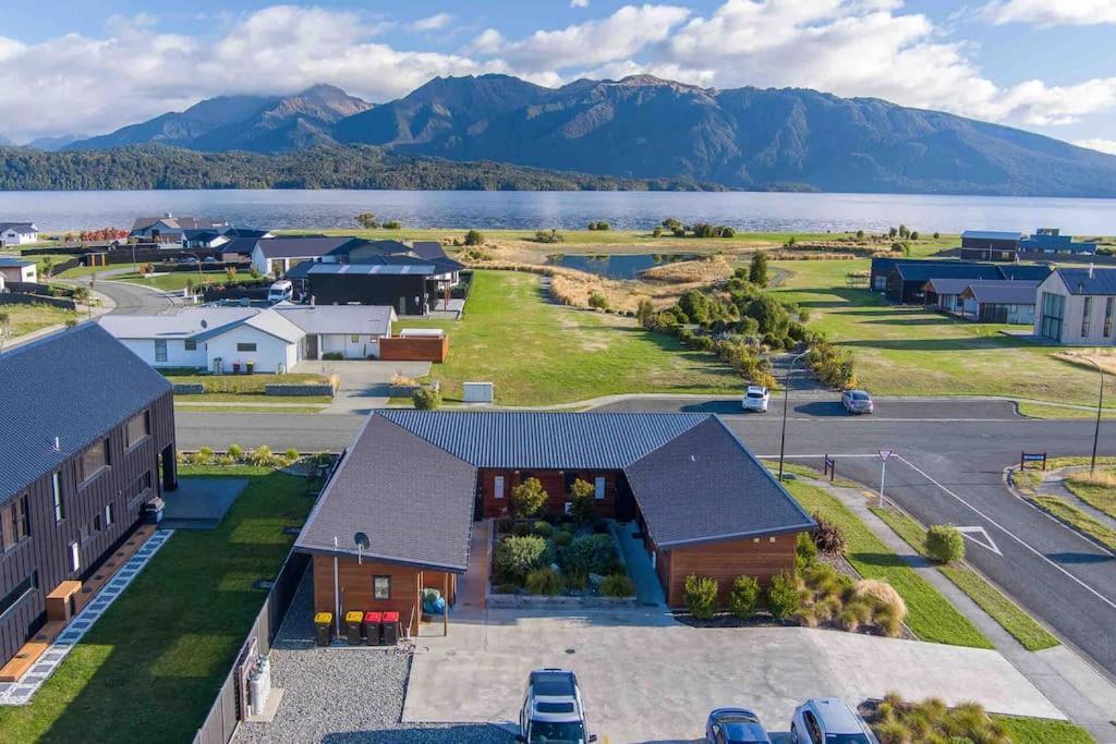 Great Views From New 2 Bedroom Apartment Te Anau Exterior photo