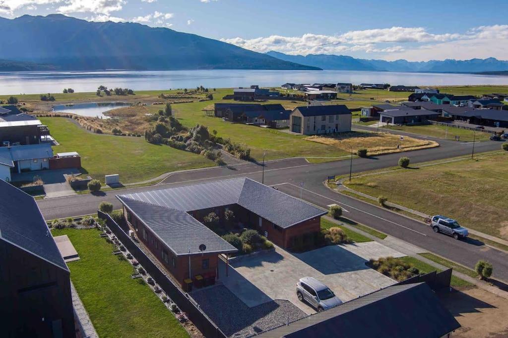 Great Views From New 2 Bedroom Apartment Te Anau Exterior photo